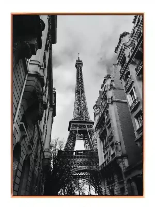 Eiffeltårnet Mellem Parisiske Facader