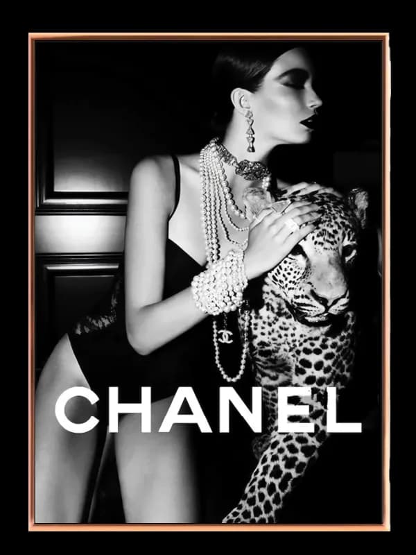 Kvinde leopard smykker med typografi kontrast