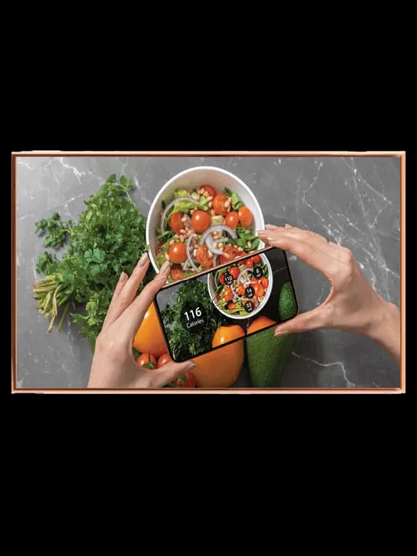 Salat smartphone hænder grøntsager med typografi
